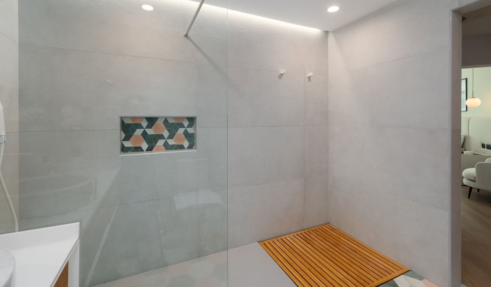 Sleek 2BR Apt at the Palm w Beach Access