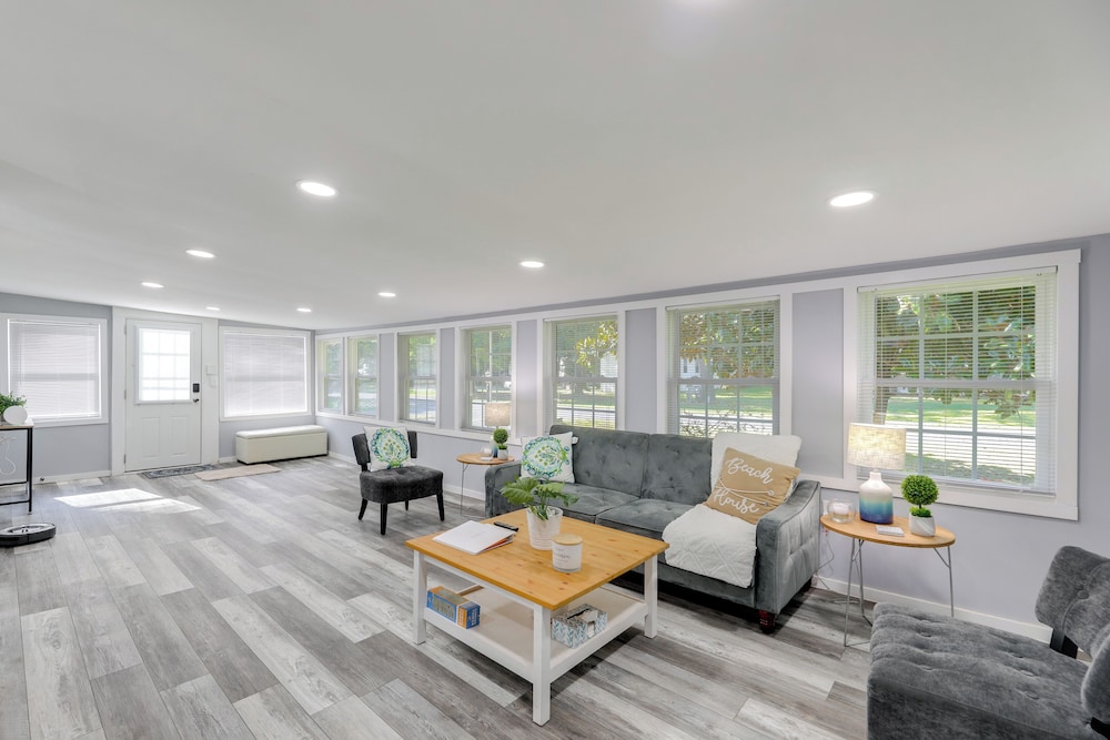 12 Mi to Dtwn Lewes & Beach: Delaware Home w/ Deck