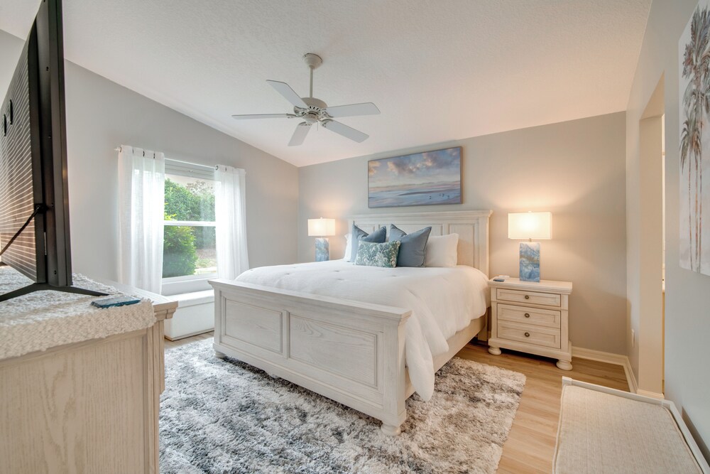 1 Mi to Golf: Home w/ Chic Patio in The Villages