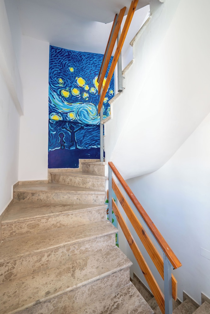 Lazy Roo Hostel Saranda
