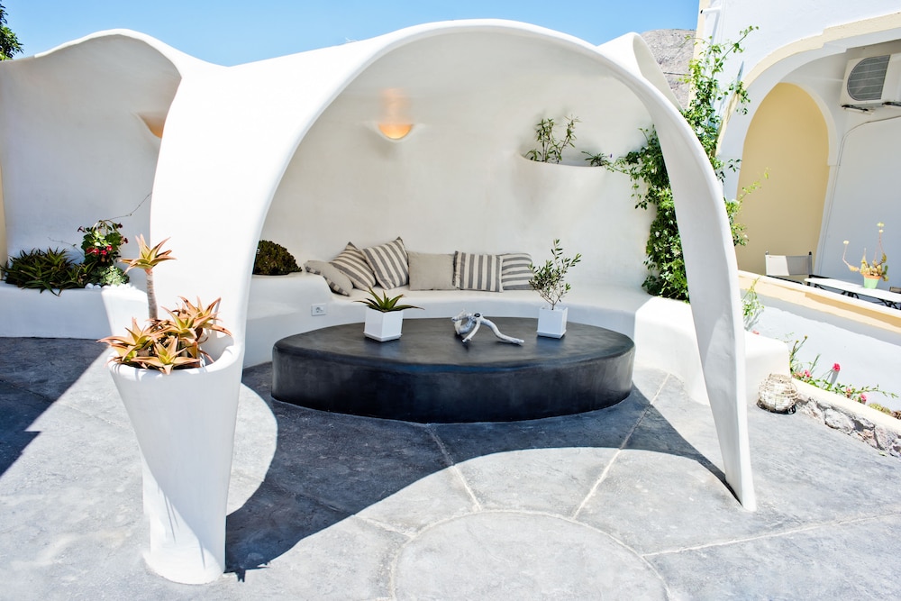 Cheap, Safe, and Clean Hotels in Greek Islands