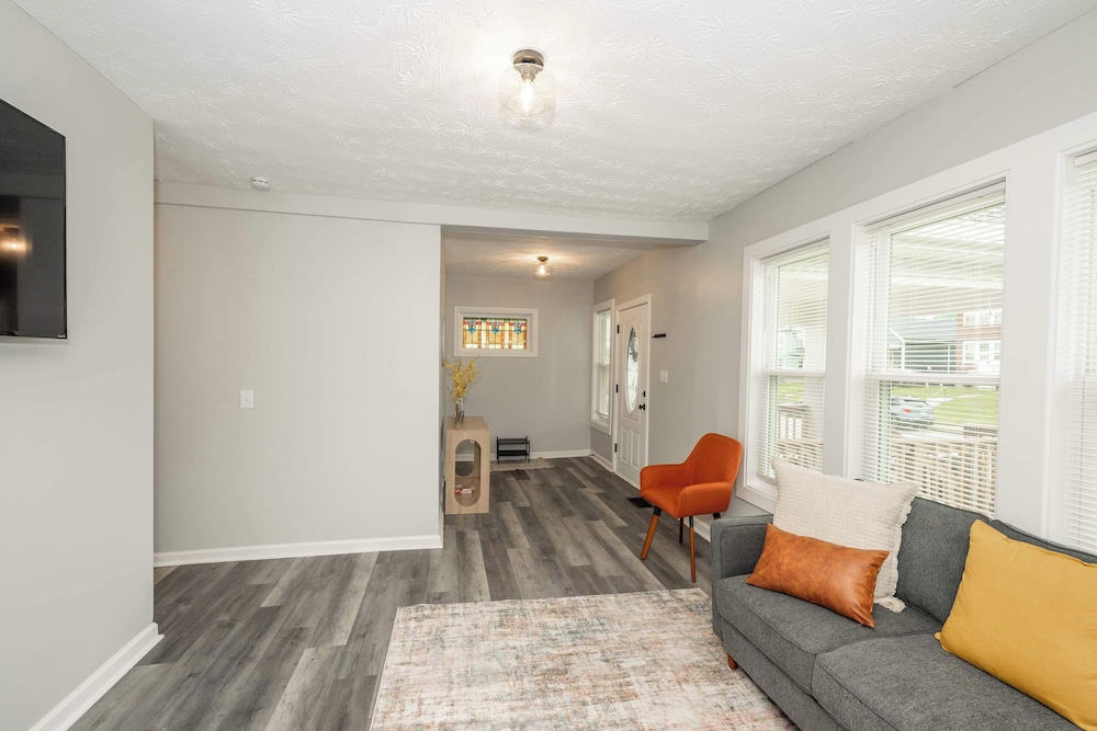 Modern Cincy Home - For 6