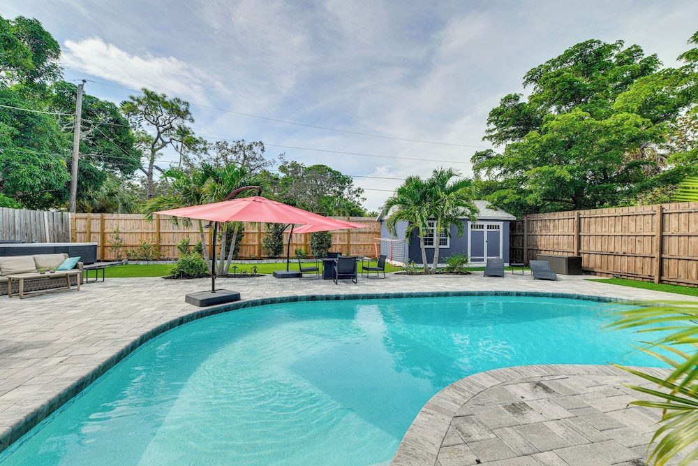 Backyard w/ Pool & Games! Family Home in Bradenton
