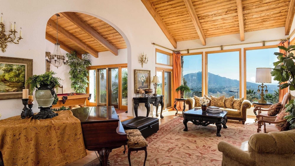 Resort-style Estate w/ Pool, Game Room & Tennis Court Near Wineries The Tennis Ranch by Avantstay