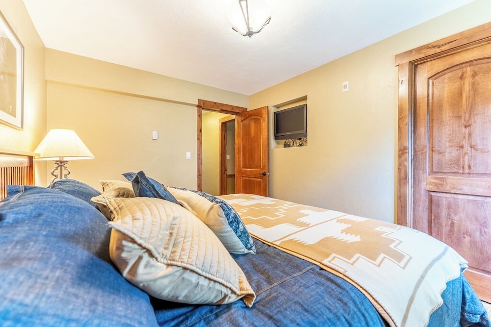 Cinnamon Ridge Building 1, #142