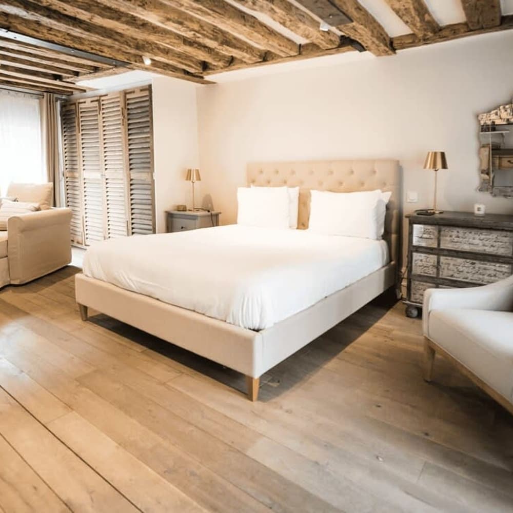 Classy Bourgeois Chic 2 Bedroom Apt in Le Marais