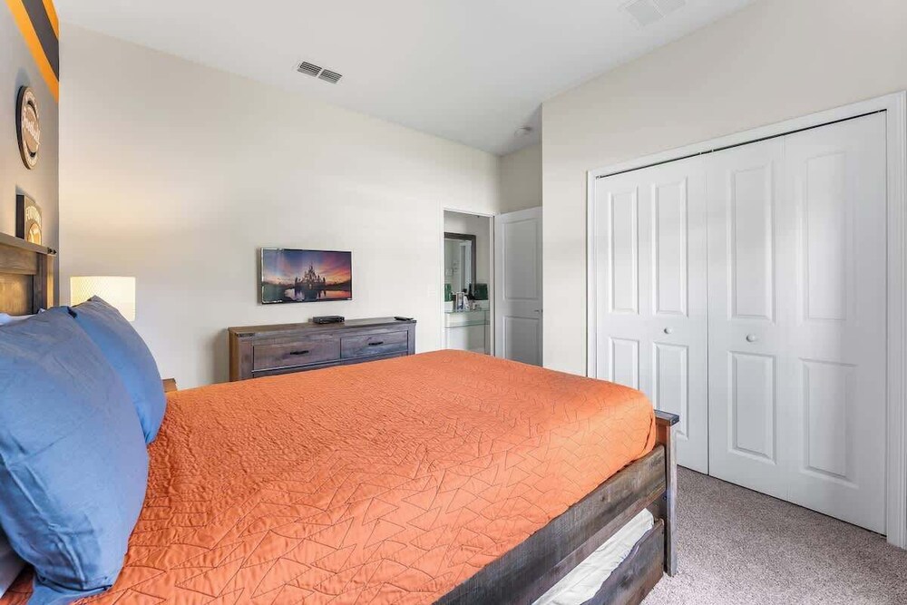 Private Pool Plus 5BR Themed Bedrooms