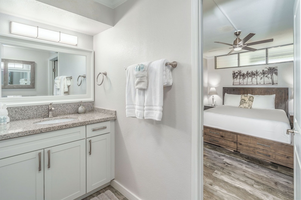 Kihei Akahi C-411 - Modern Top to Bottom Remodel, Split-ac, Across From Kam II