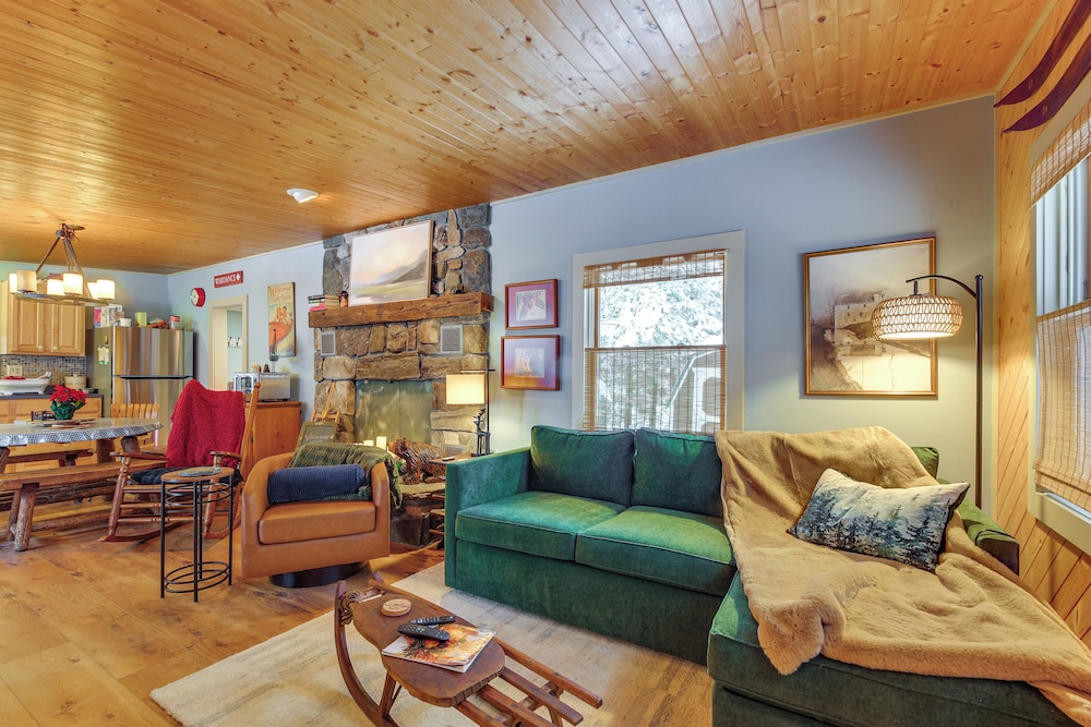 Cozy Ski Retreat! 3 Mi to Okemo Mtn Slopes