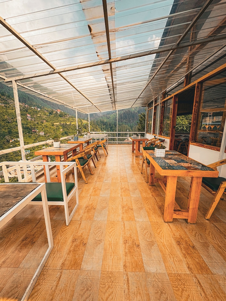 Young Monk Hostel Jibhi