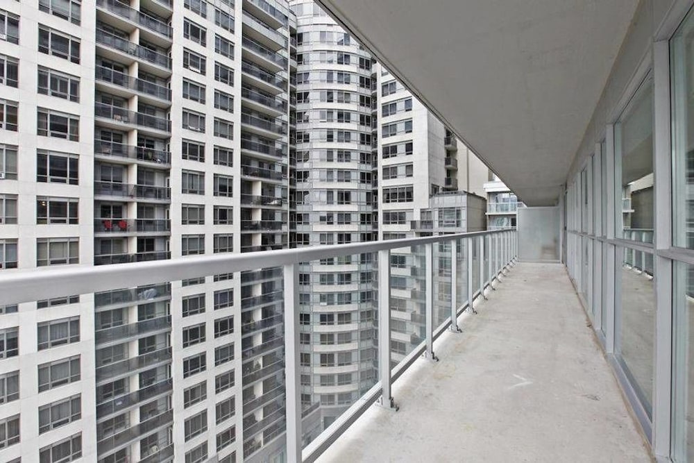 Executive 2 Bedroom Condo Across CN Tower