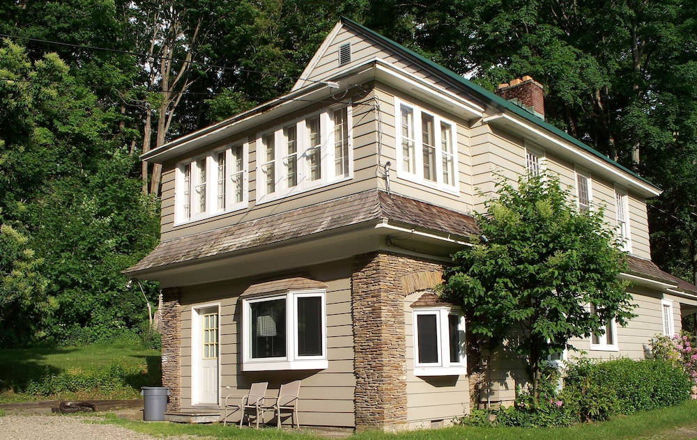 Maple Springs Lake Side Inn