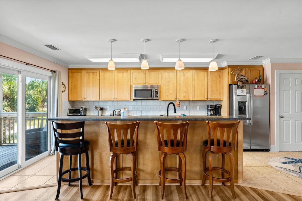 Pet Friendly Beach House - One Palm