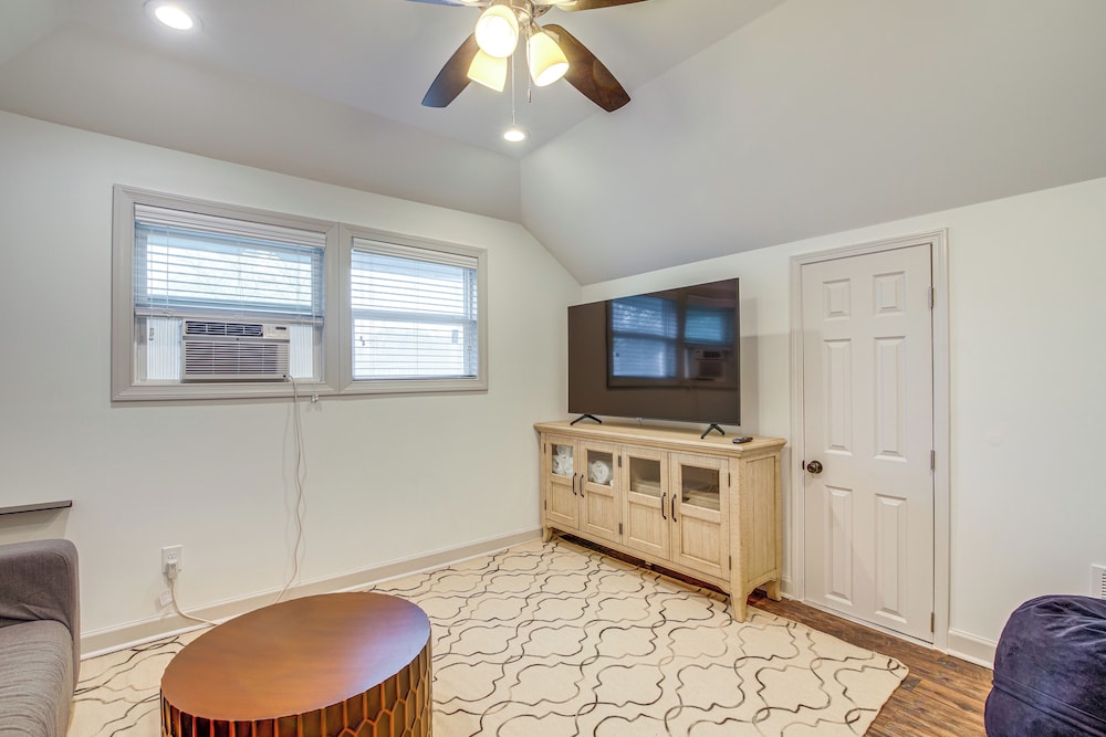 Walk to Eats: Midtown Memphis Home w/ Patio!
