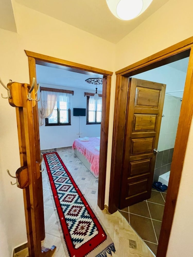 Denishouse-private Rooms Guesthouse Gjirokastra