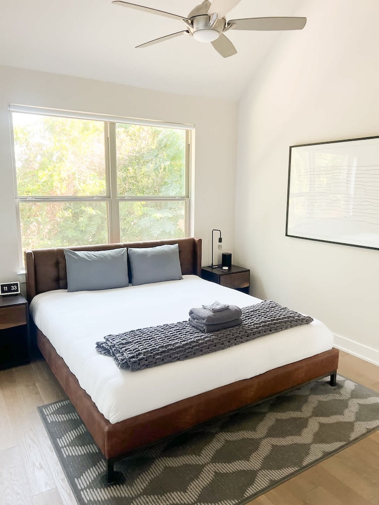 Upstay - Eastside Home w Patio BBQ - Mins to DT