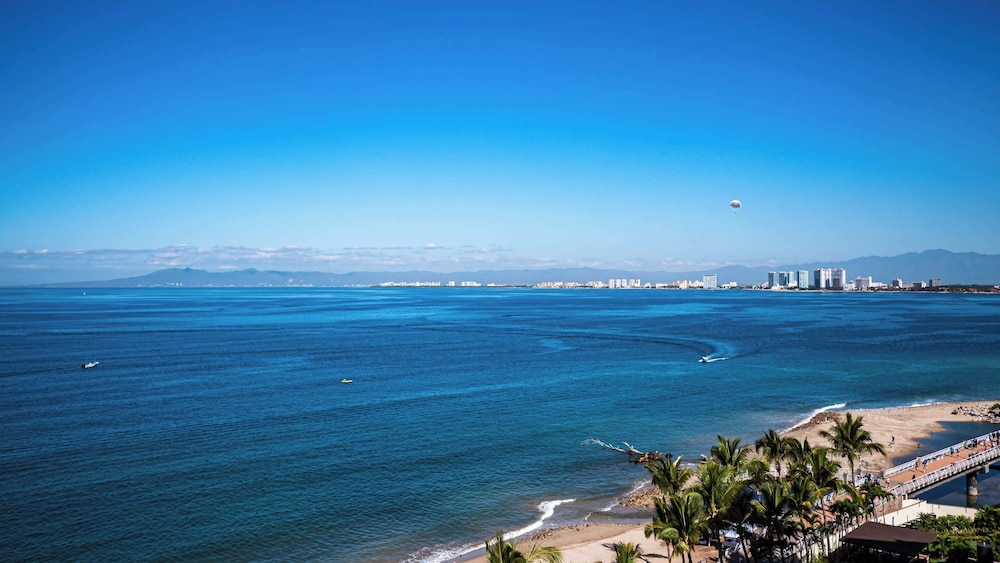 Ocean View 2Br Condo-balcony-beach-pool - 902