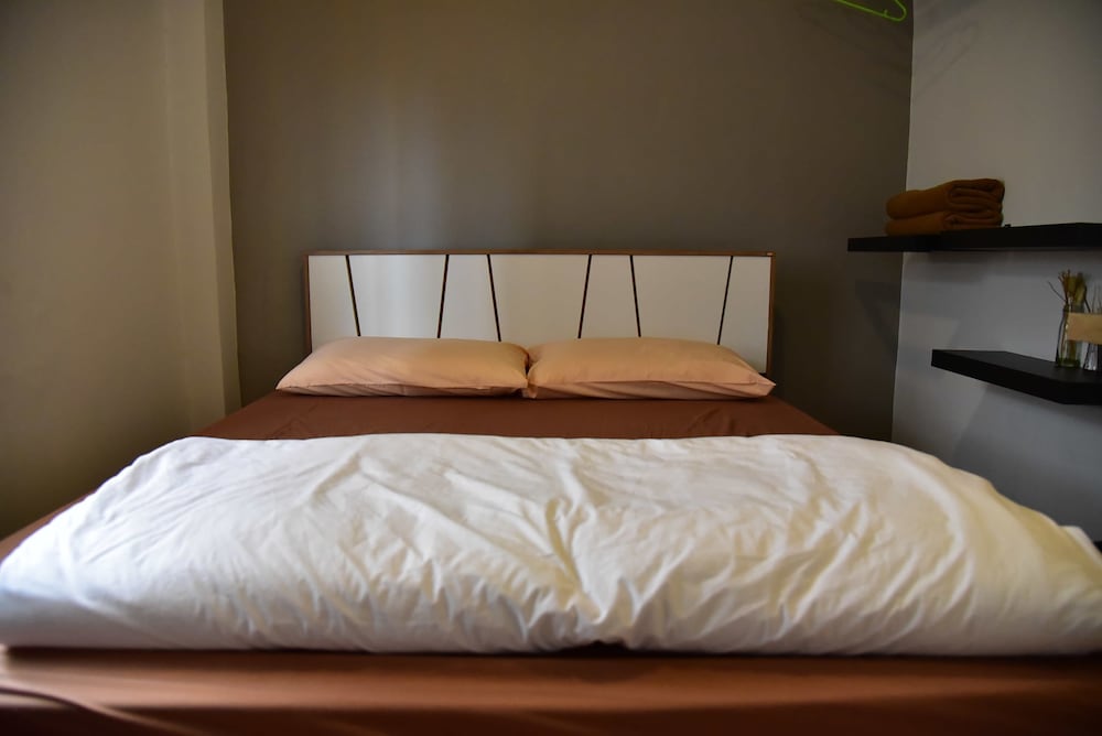 Inn Trog And Inn Soi - Hostel - Adults Only