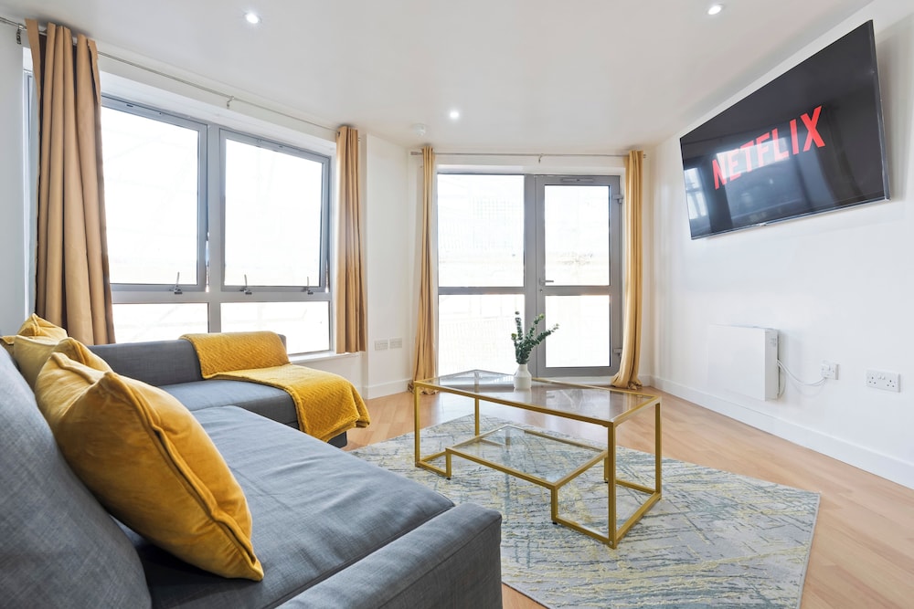 Chic Birmingham Apartment With 2 Bedrooms