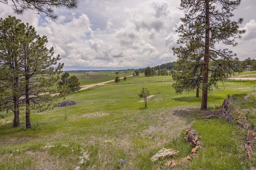 Peaceful Colorado Ranch Retreat w/ Deck & Acreage