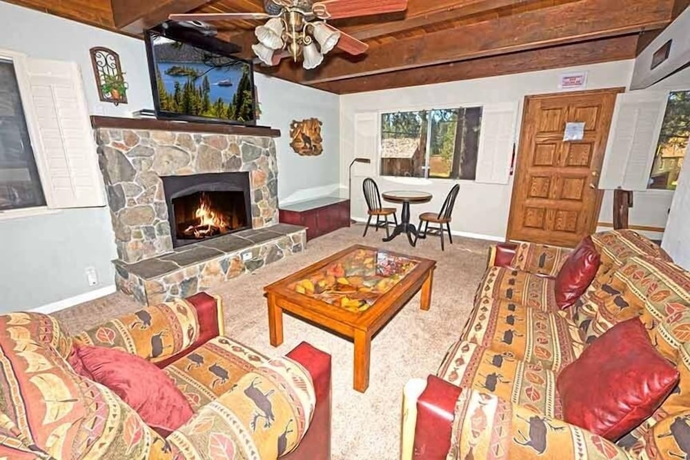 3542 Bobby Grey Circle 3 Bedroom Cabin by RedAwning