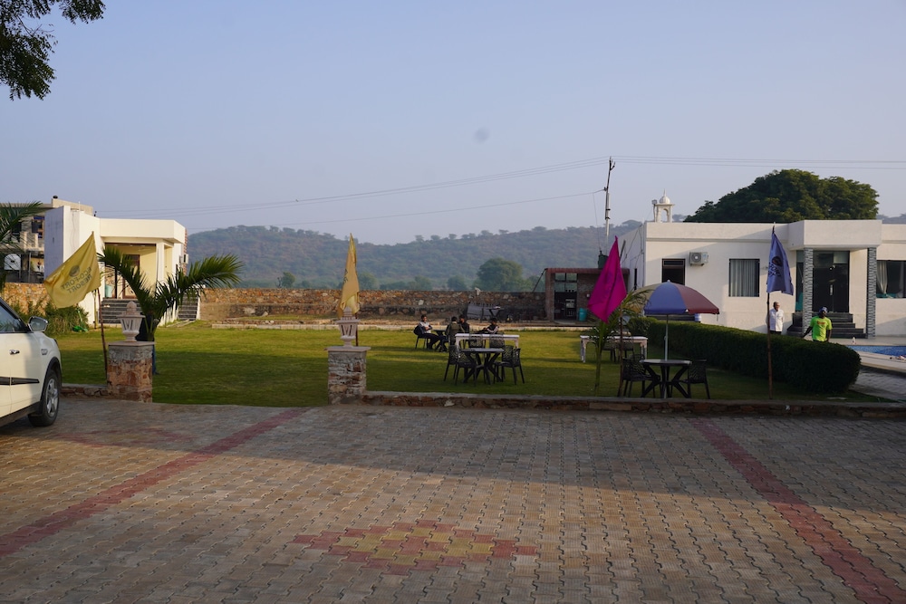 Eco Fort Resort