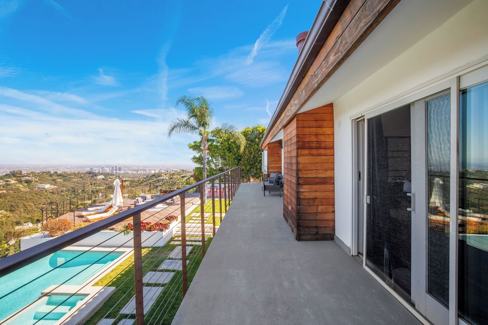 Stradella View - Bel-air Oasis w/ Infinity Pool & Stunning Panoramic Views