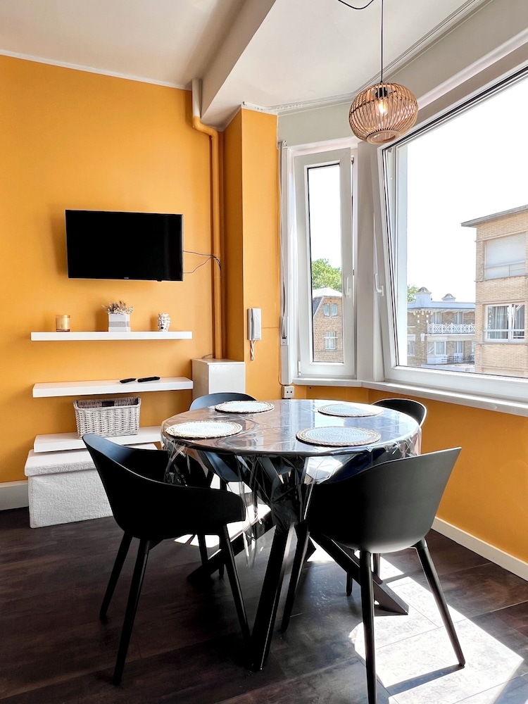 Beachfront & Sea View Sleeps 6