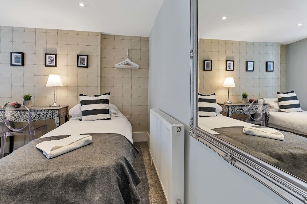Central Pier Place | By My Getaways