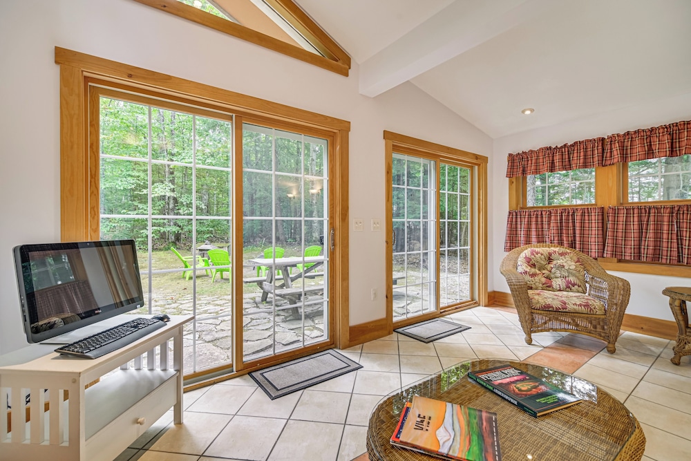 Walk to Water: Outdoor Gem w/ Bunkhouse in Madison