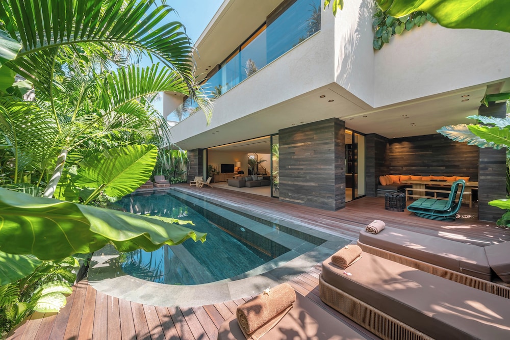 Villa Fiji by Villa Finder
