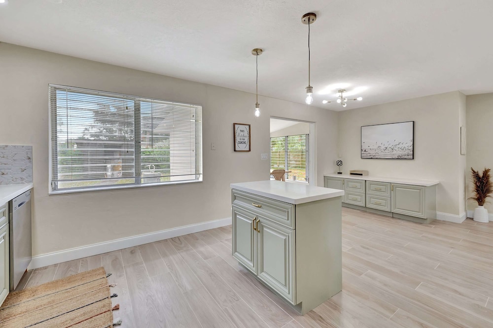 Pompano Beach Bungalow for 5!
