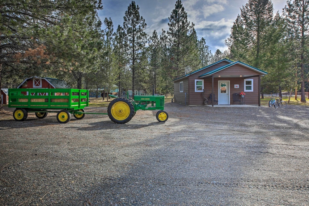 Pet-friendly Libby Cottage w/ Mountain Views! view 3