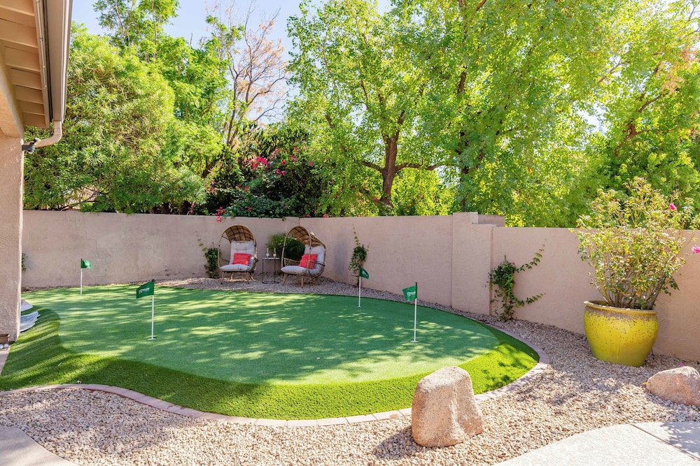 Scottsdale Oasis- Pool - Game Room - Putting Green