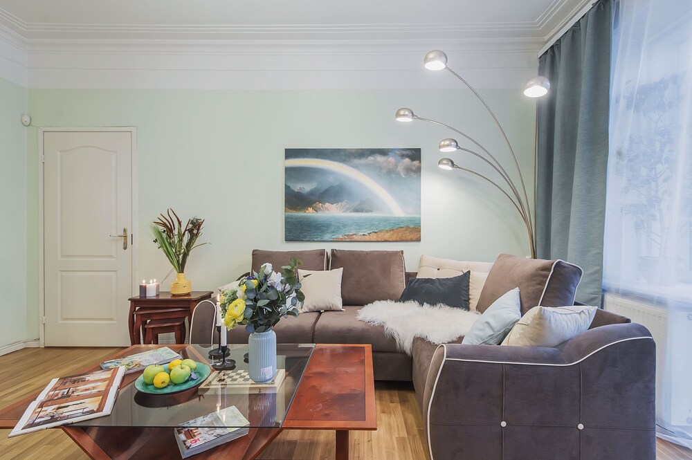 GM Apartment Staropimenovskiy 16