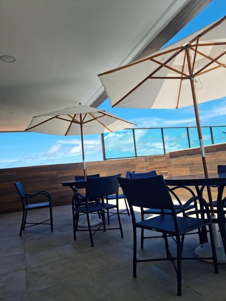 Flat Charmoso Vista Mar by La Playa