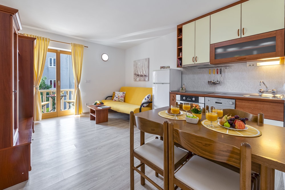 Cina Apartments