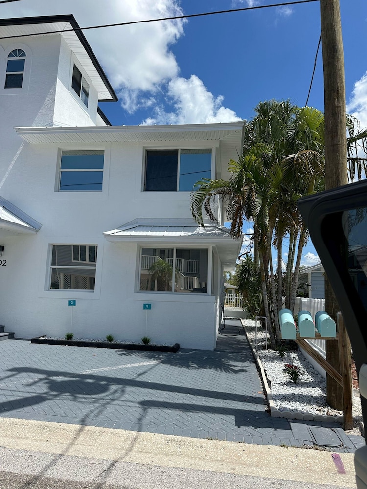 Beach Livin 3 - 3 Bedroom Upstairs