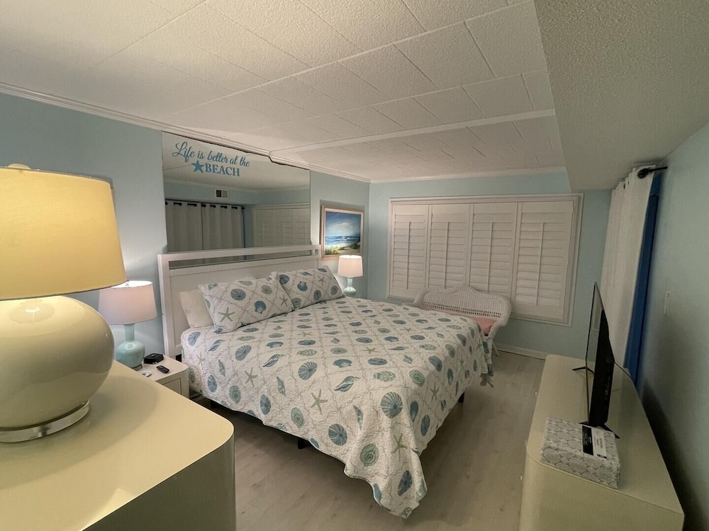 Ocean Hideaway 111 2 Bedroom Condo by RedAwning view 2