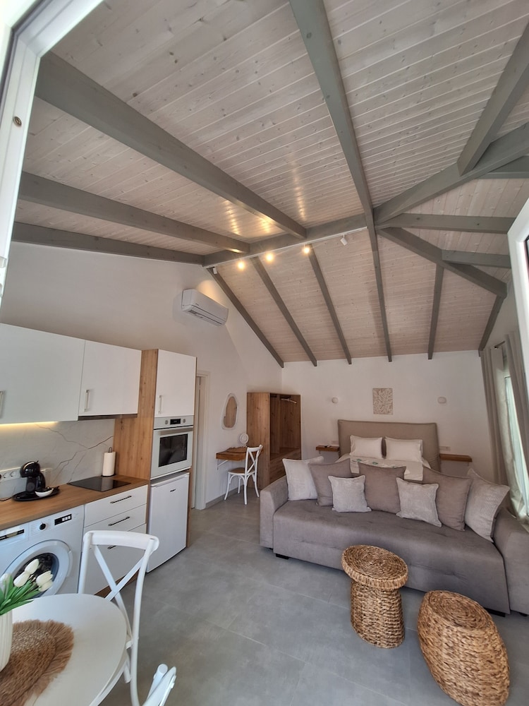 Luxury Apartments Kanali