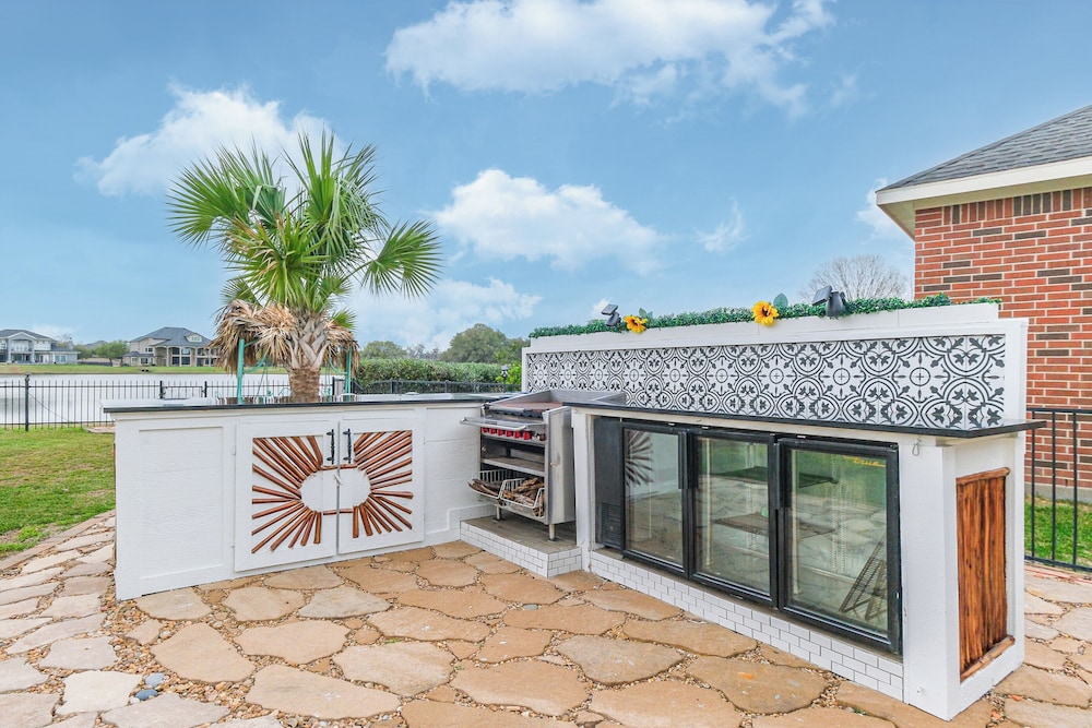 Luxury Home w/ Patio & Lake View in Richmond!