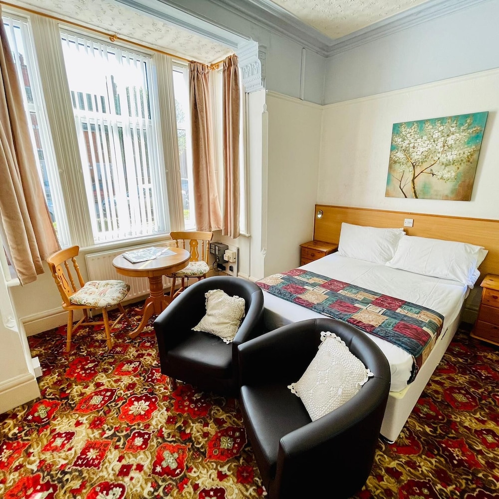 Lyndene Holiday Apartments