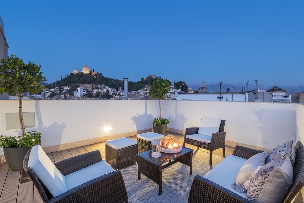 Chezmoihomes Plaza Nueva Premium