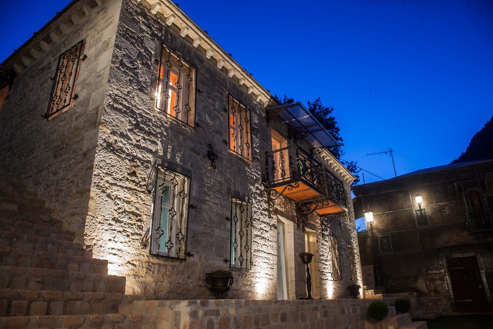 Armata Luxury - Property Image 9