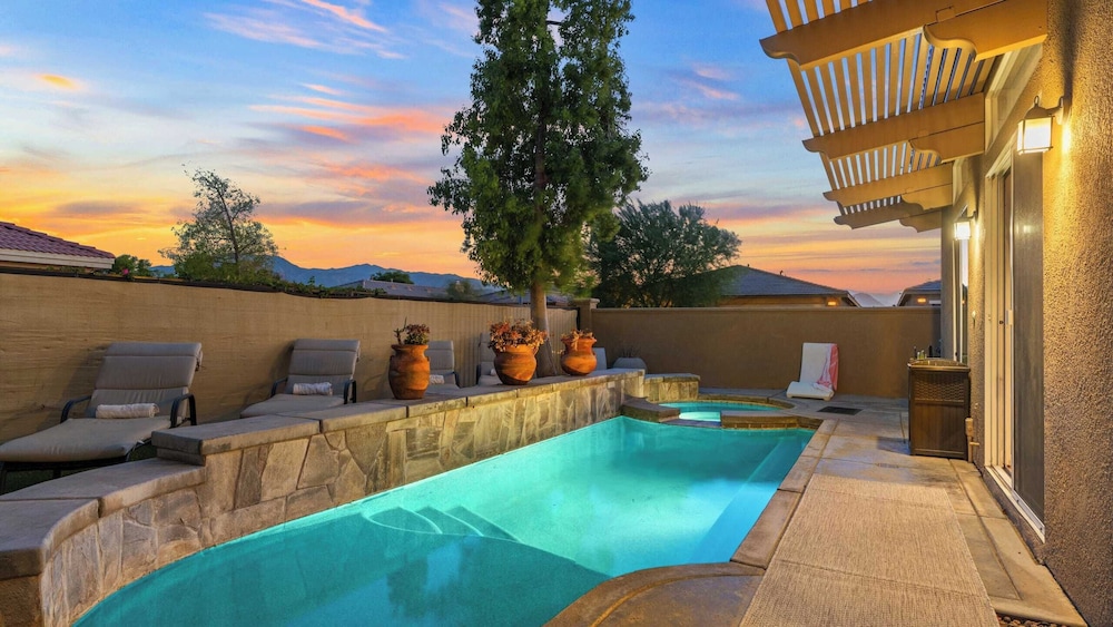Designer Desert Oasis w/ Pool, Hot Tub, Outdoor Lounge The Riley by Avantstay