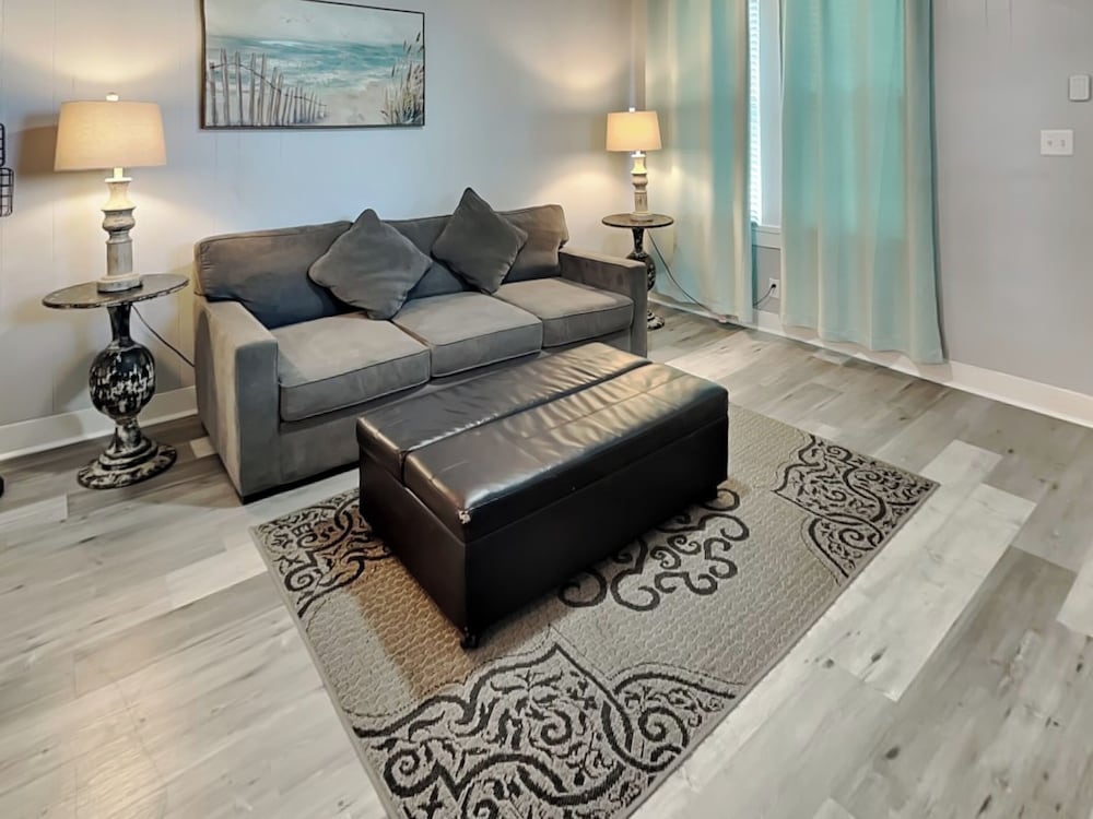 Pleasure Pier Retreat Manor by Ryson Vacation Rentals