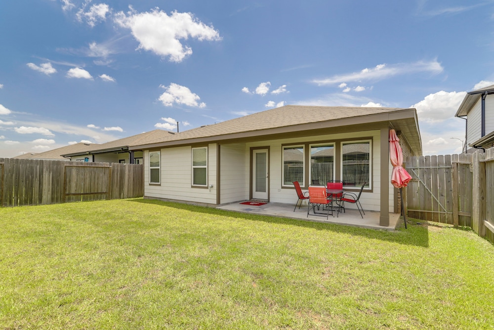 Fenced Yard: Quiet Family Home in Richmond