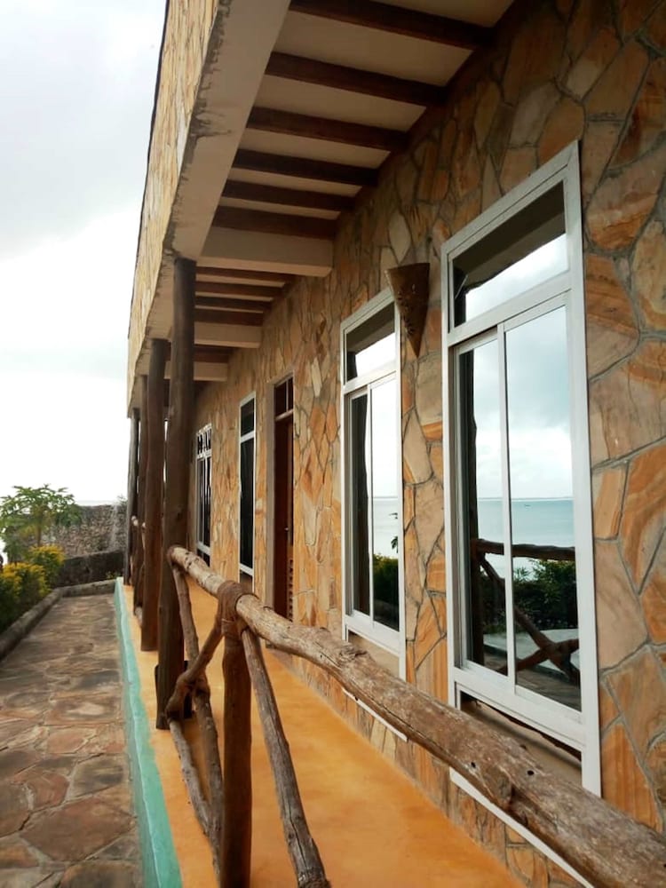 Zan Oceans Resort