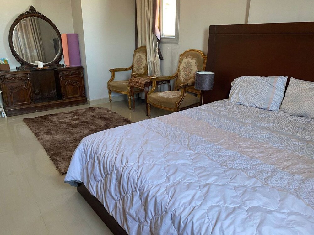 Females Only, Host Is Woman, City Center, Near All view 2