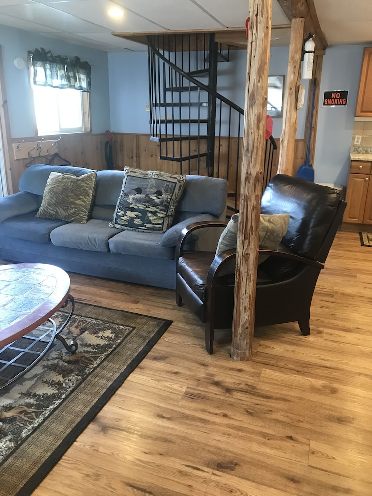 Longmuir's Hidden Cove Cottage Resort